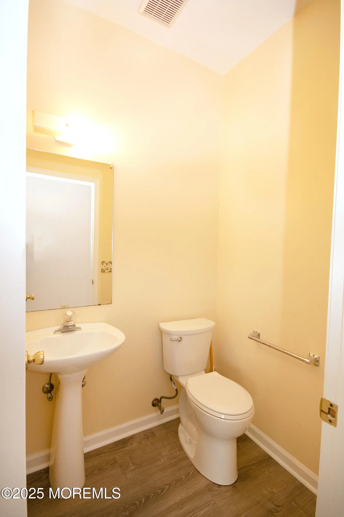 Freehold, New Jersey 07728, United States, 3 Bedrooms Bedrooms, ,3 BathroomsBathrooms,Residential,Active,190208