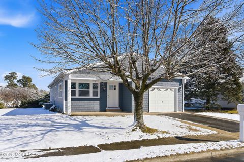 Photo of 15 Davenport Road W, Toms River, NJ 08757 (MLS # 22601853)