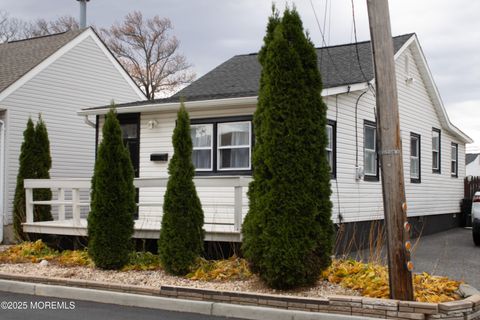 Homes For Sale - 814 5th Street<br/> Union Beach, NJ 07735