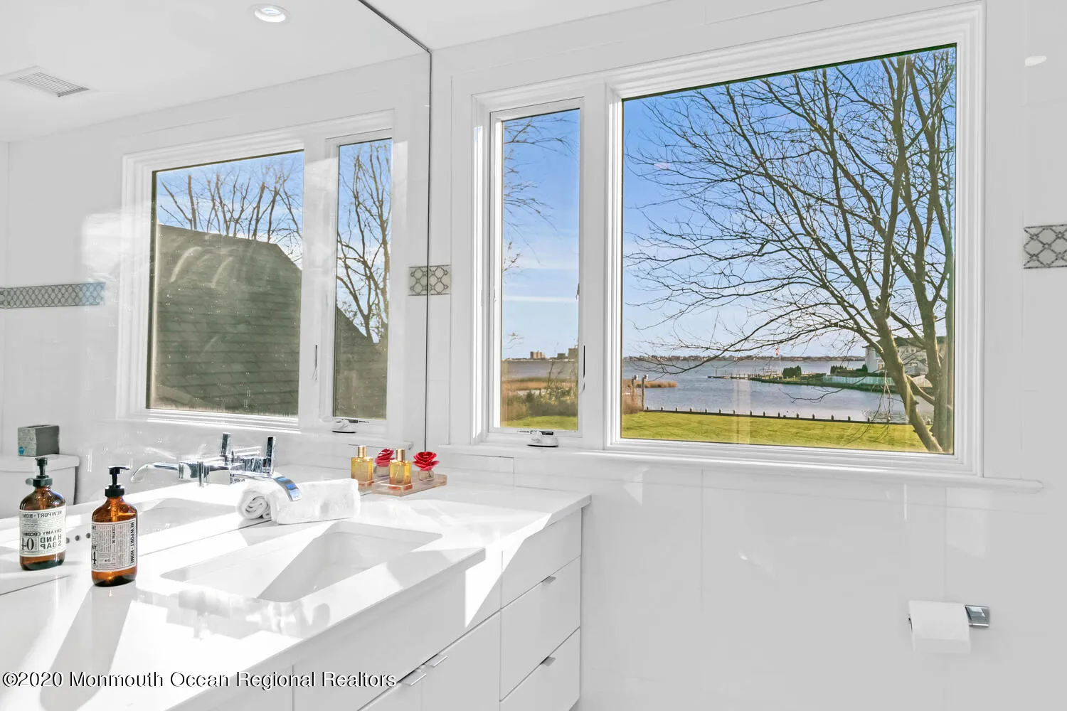 Rumson, New Jersey 07760, United States, 4 Bedrooms Bedrooms, ,4 BathroomsBathrooms,Residential,Pending,43114