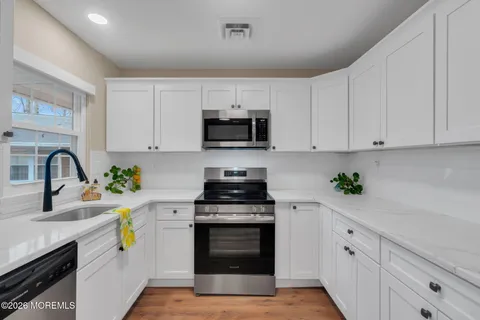 MLS: 22605975