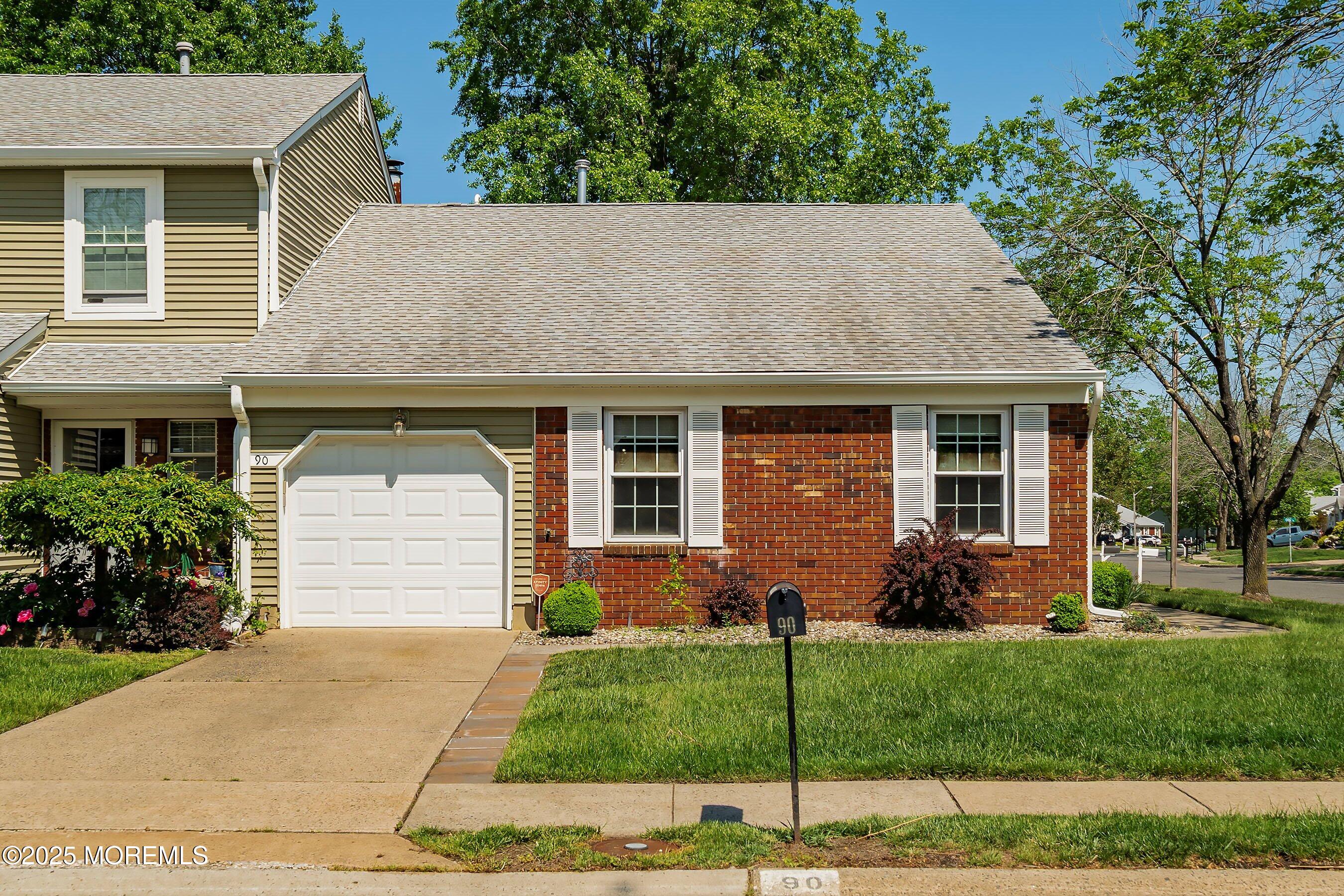 90 Oak Lane