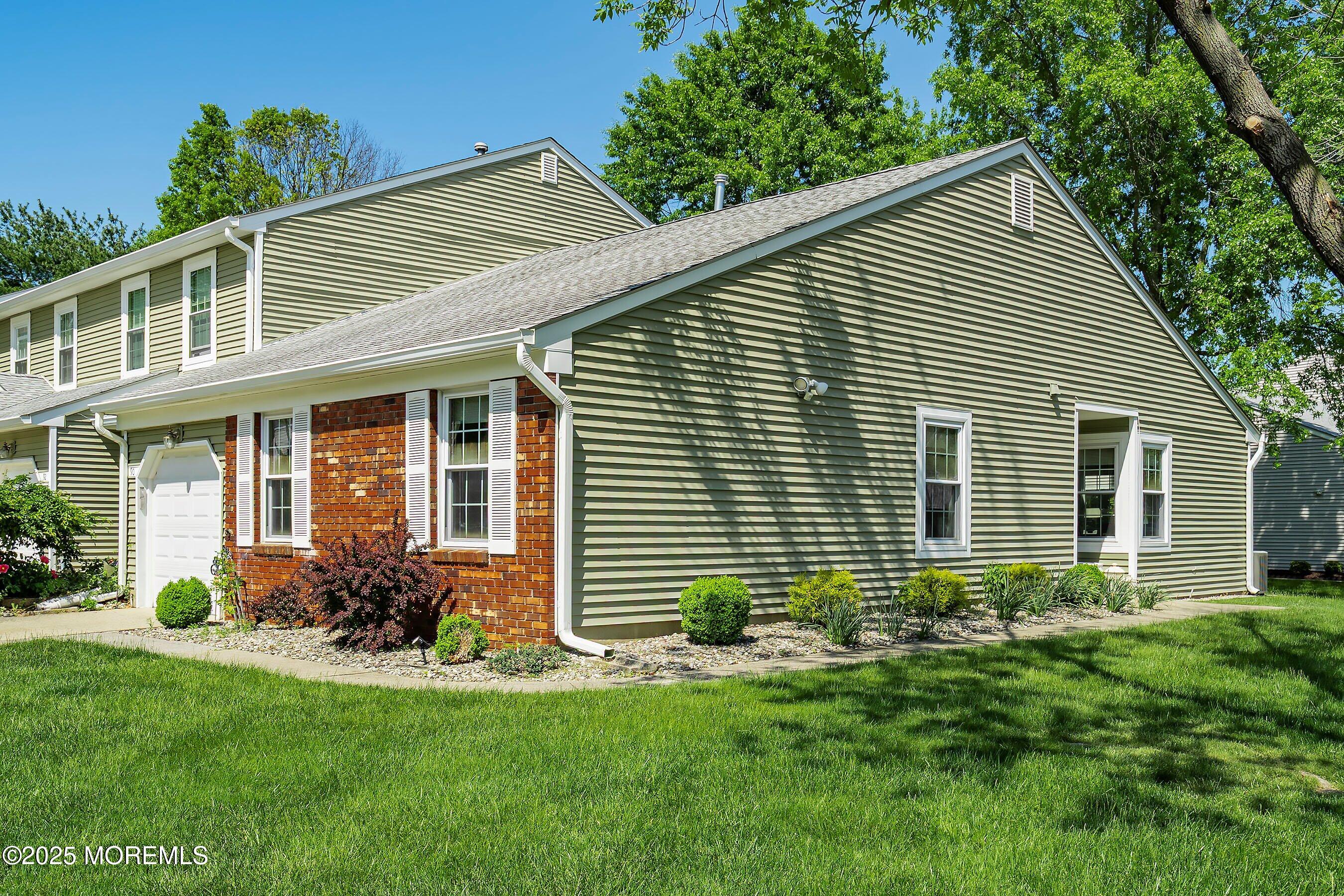 90 Oak Lane