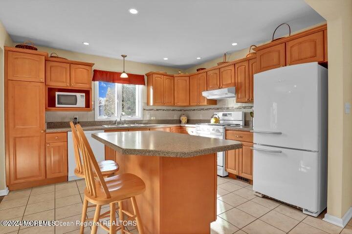 230 Highwood Road, Oakhurst, New Jersey image 2