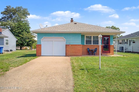 Photo of 86 Scarborough Place, Toms River, NJ 08757 (MLS # 22626157)