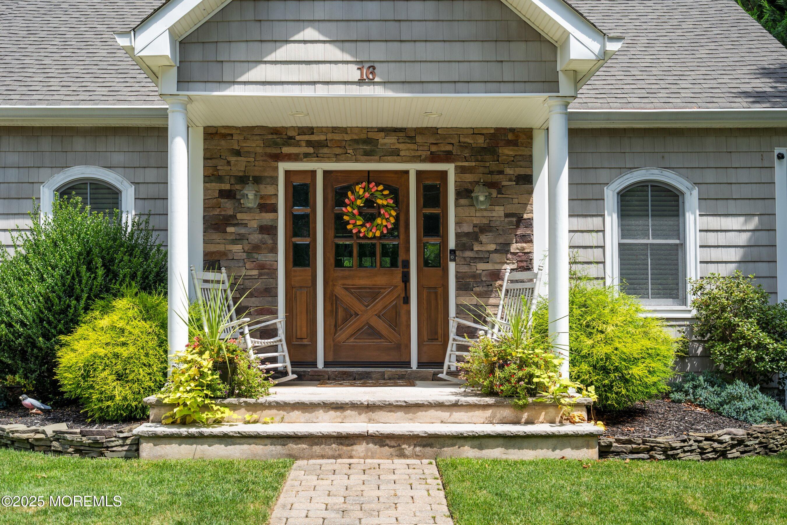 16 Farmingdale Parkway
