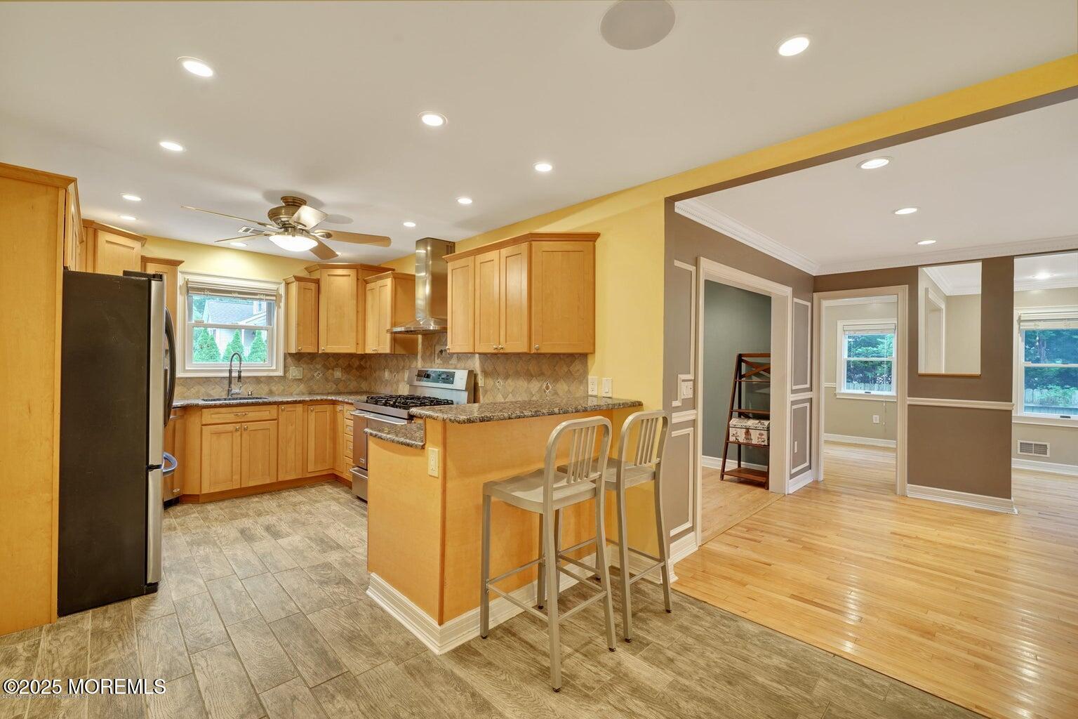 16 Farmingdale Parkway