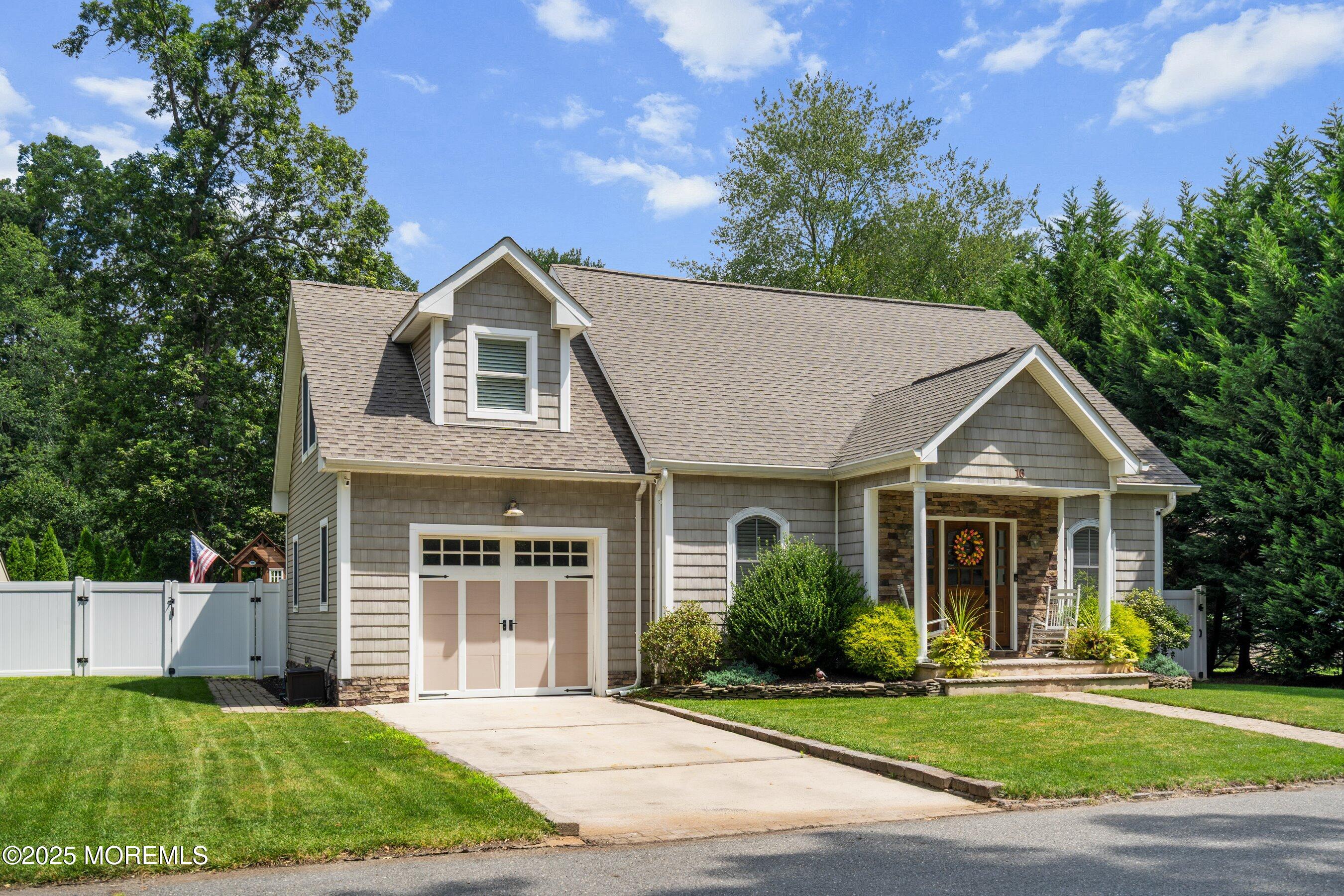 16 Farmingdale Parkway