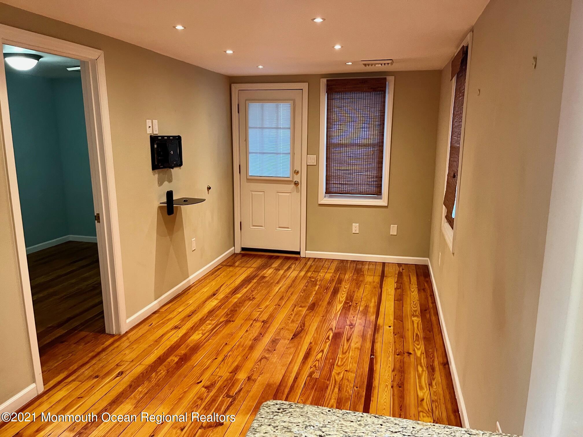 425 Sylvania Avenue Garage Apartment