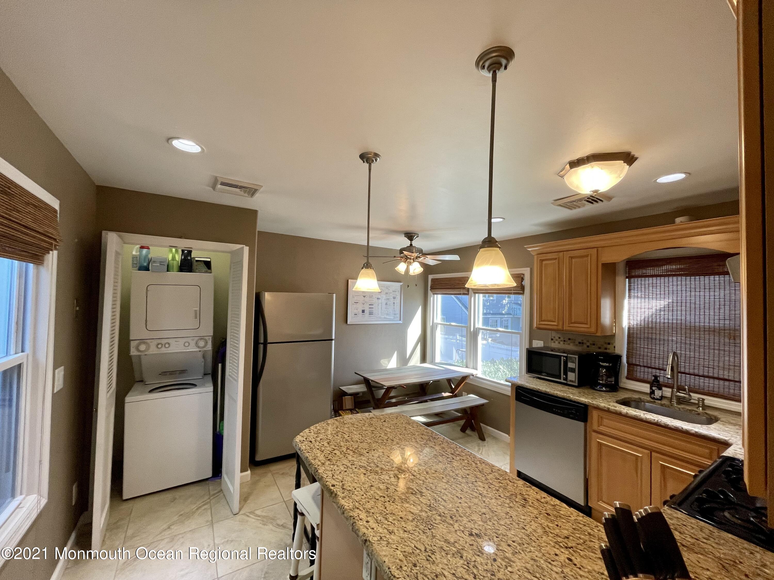 425 Sylvania Avenue Garage Apartment