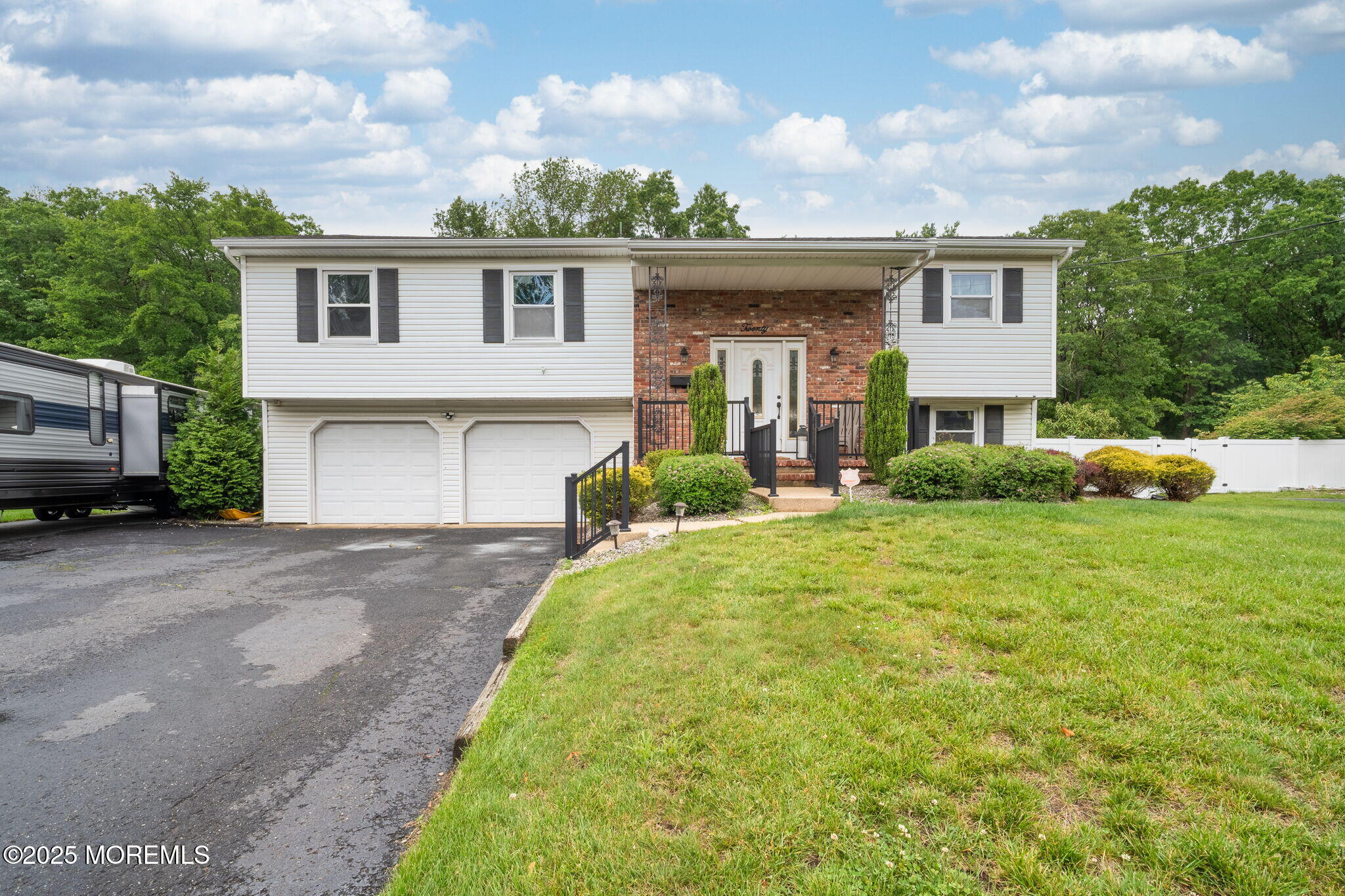 20 Sugarbush Road, Howell, New Jersey image 1