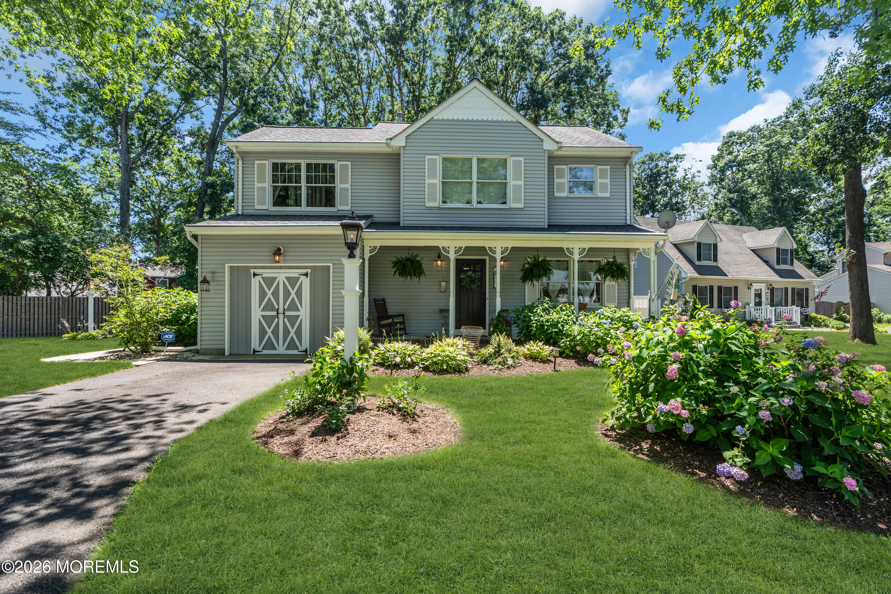 901 Roundtree Drive