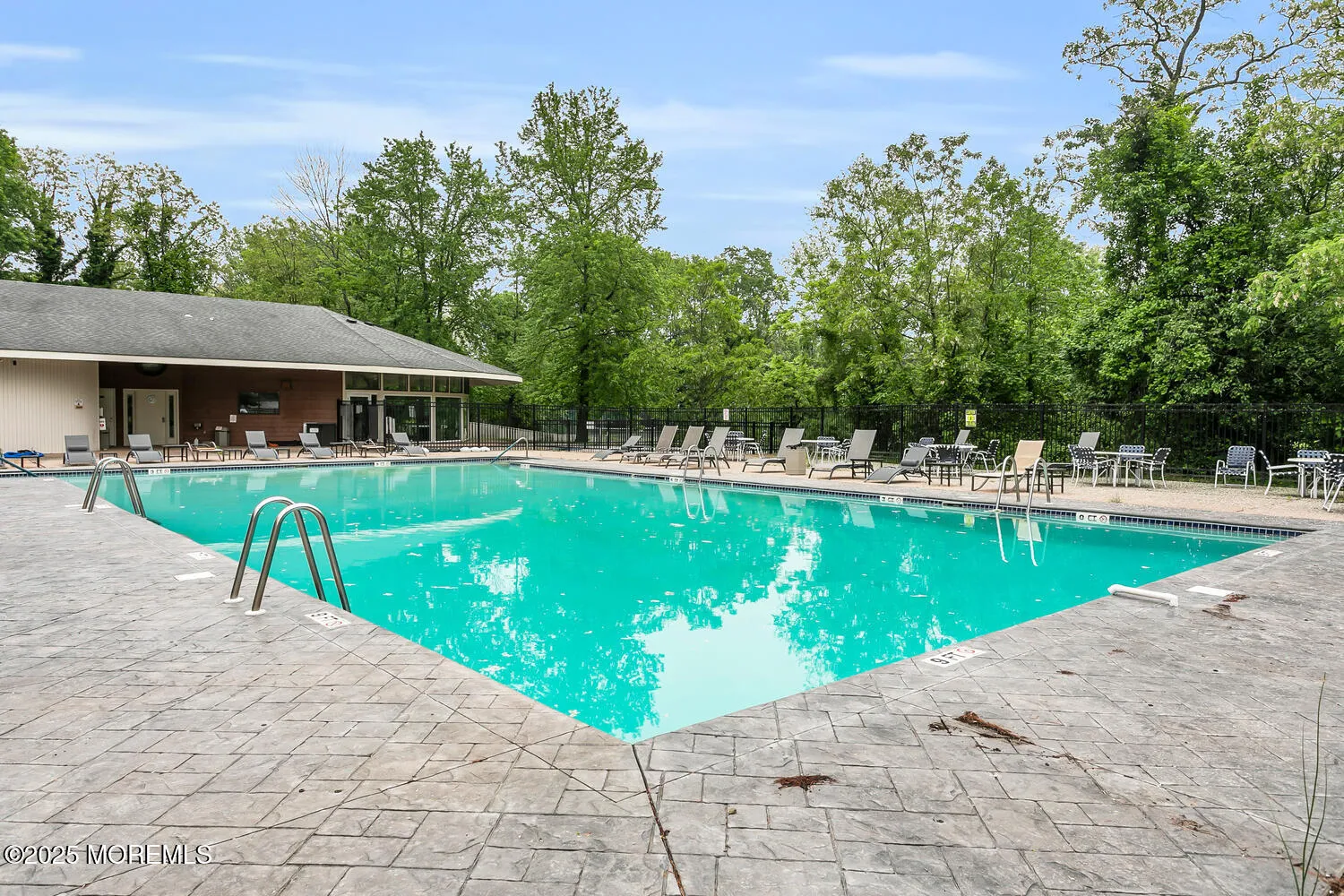 Tinton Falls, New Jersey 07724, United States, 1 Bedroom Bedrooms, ,1 BathroomBathrooms,Residential,Pending,134348