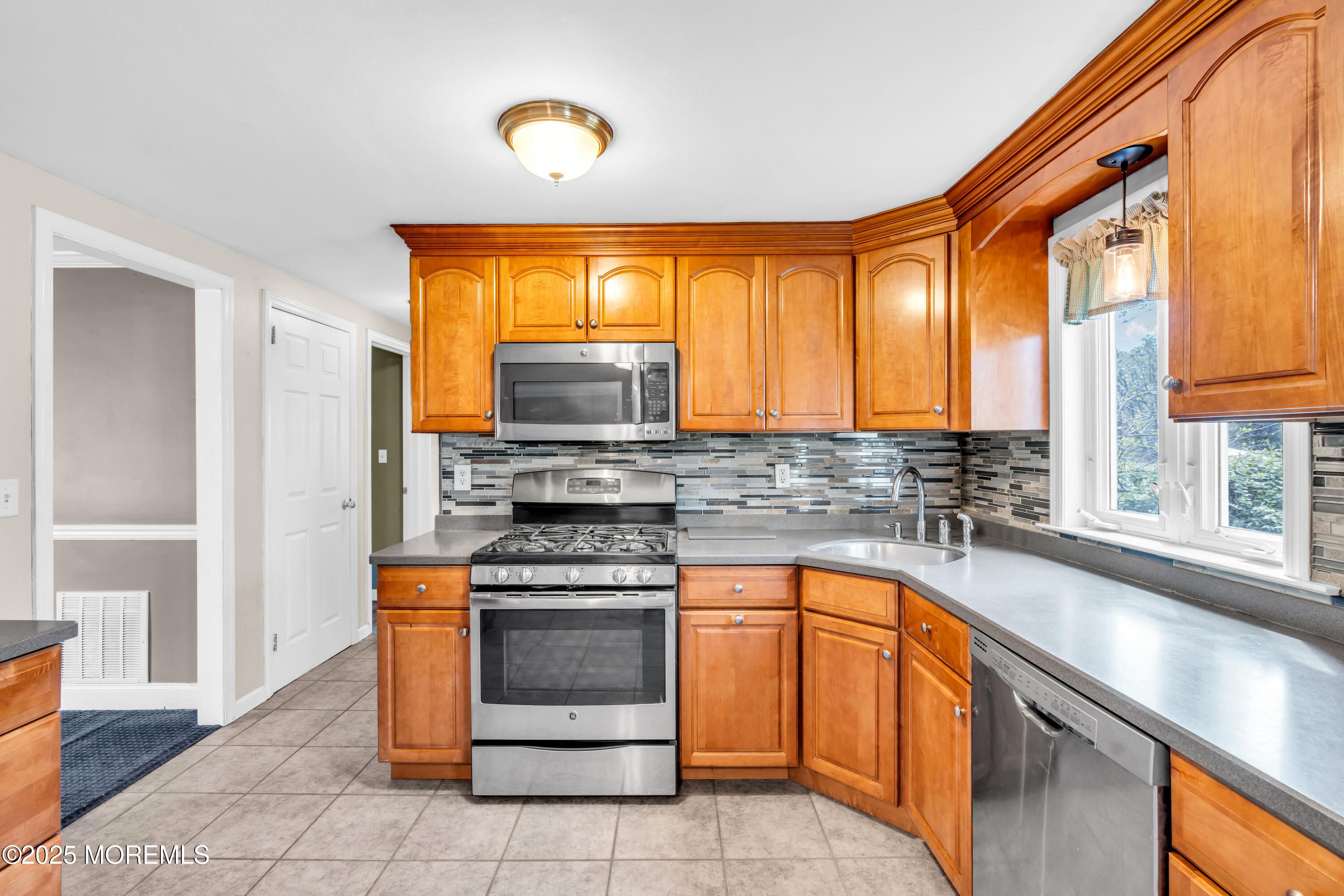 606 East Road, Middletown, New Jersey image 9