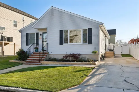 802 Center Street, Union Beach, NJ 07735 - MLS#: 22511663