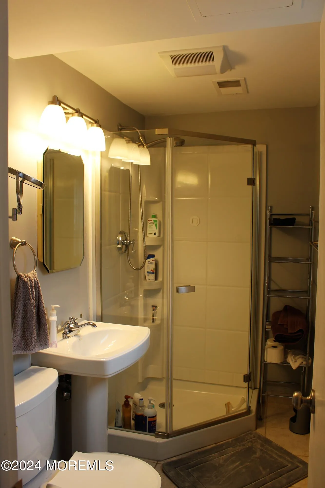 Allentown, New Jersey 08501, United States, 4 Bedrooms Bedrooms, ,2 BathroomsBathrooms,Residential,Active,152293