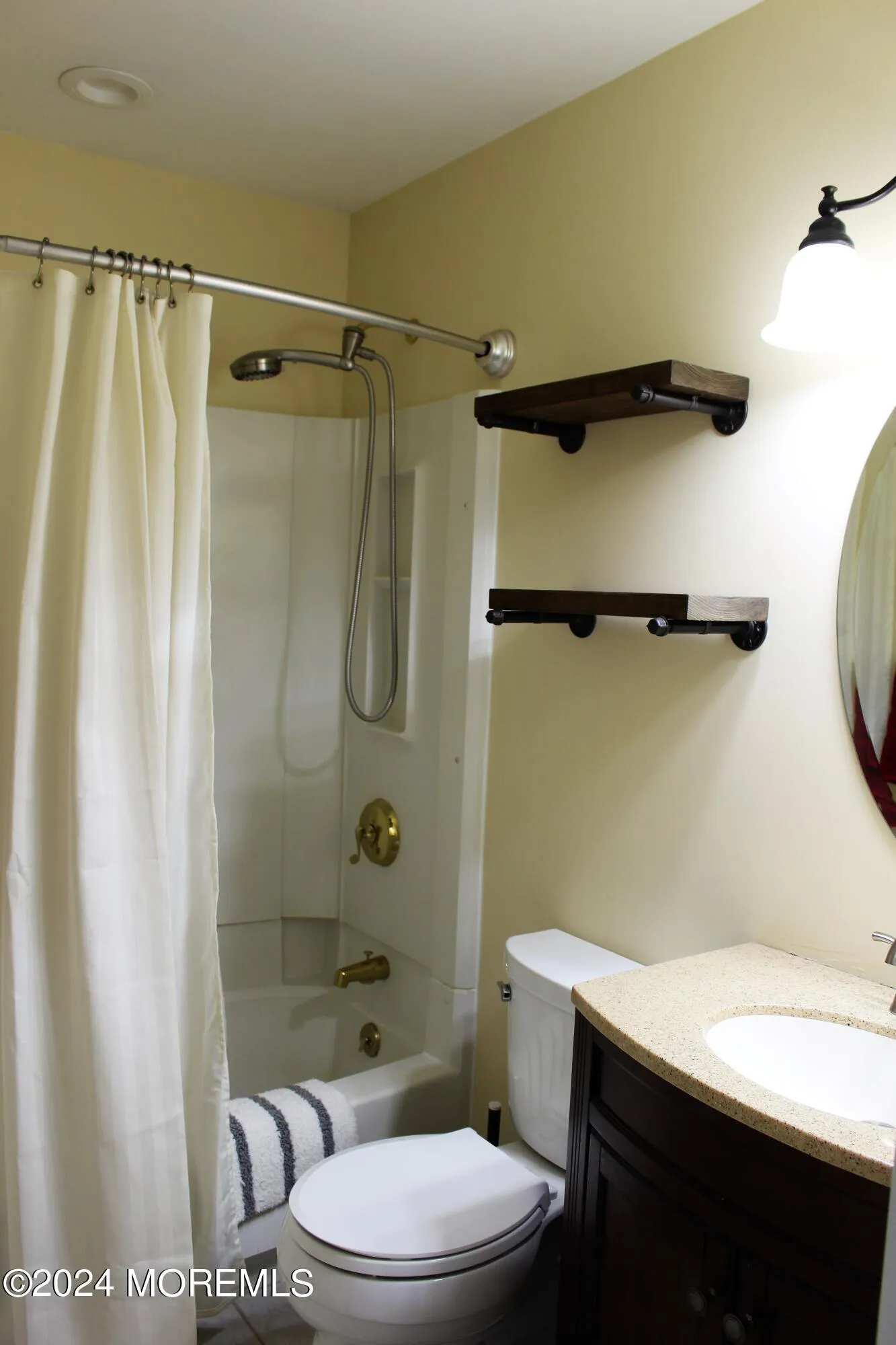 Allentown, New Jersey 08501, United States, 4 Bedrooms Bedrooms, ,2 BathroomsBathrooms,Residential,Active,152293