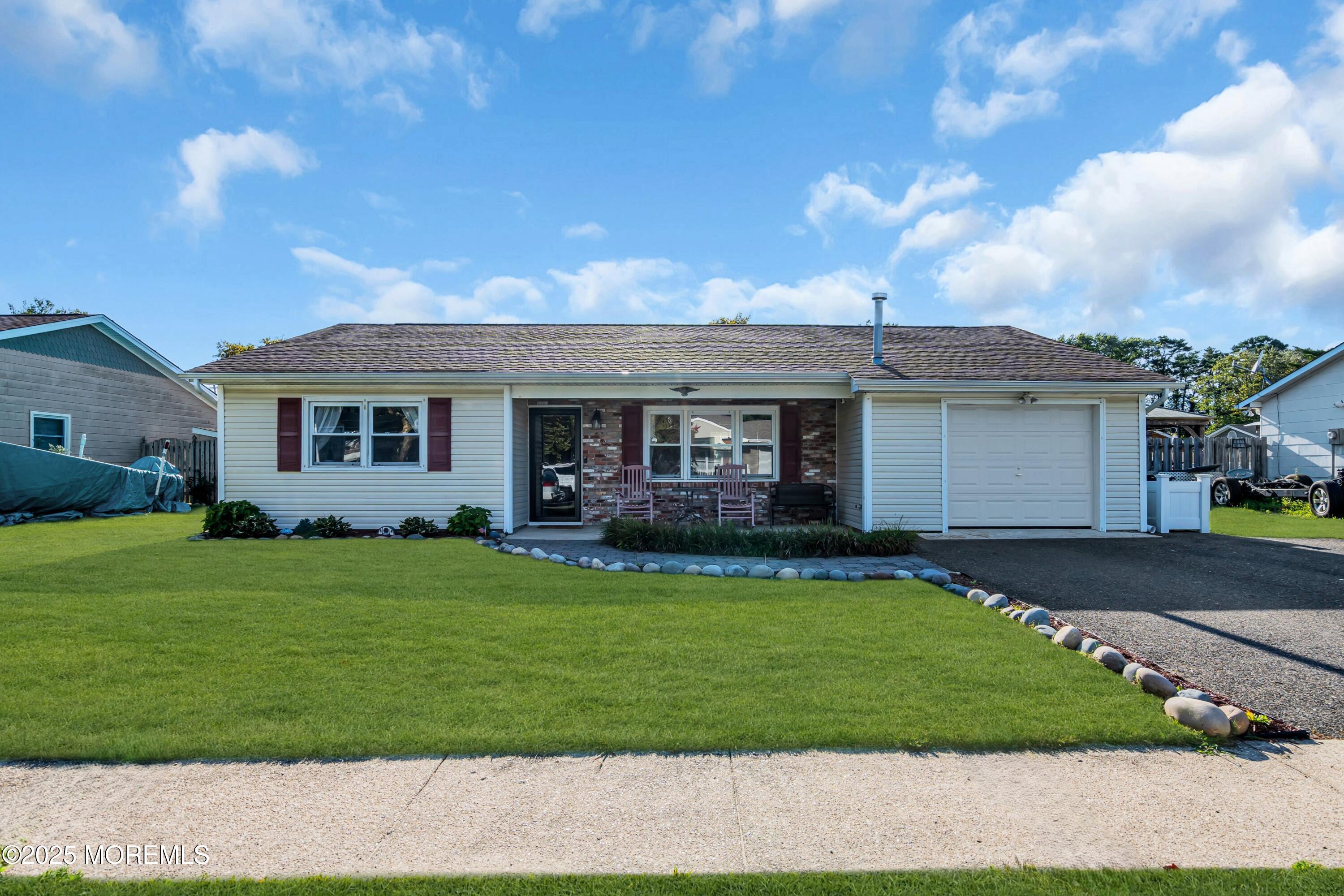 6 Roxbury Drive