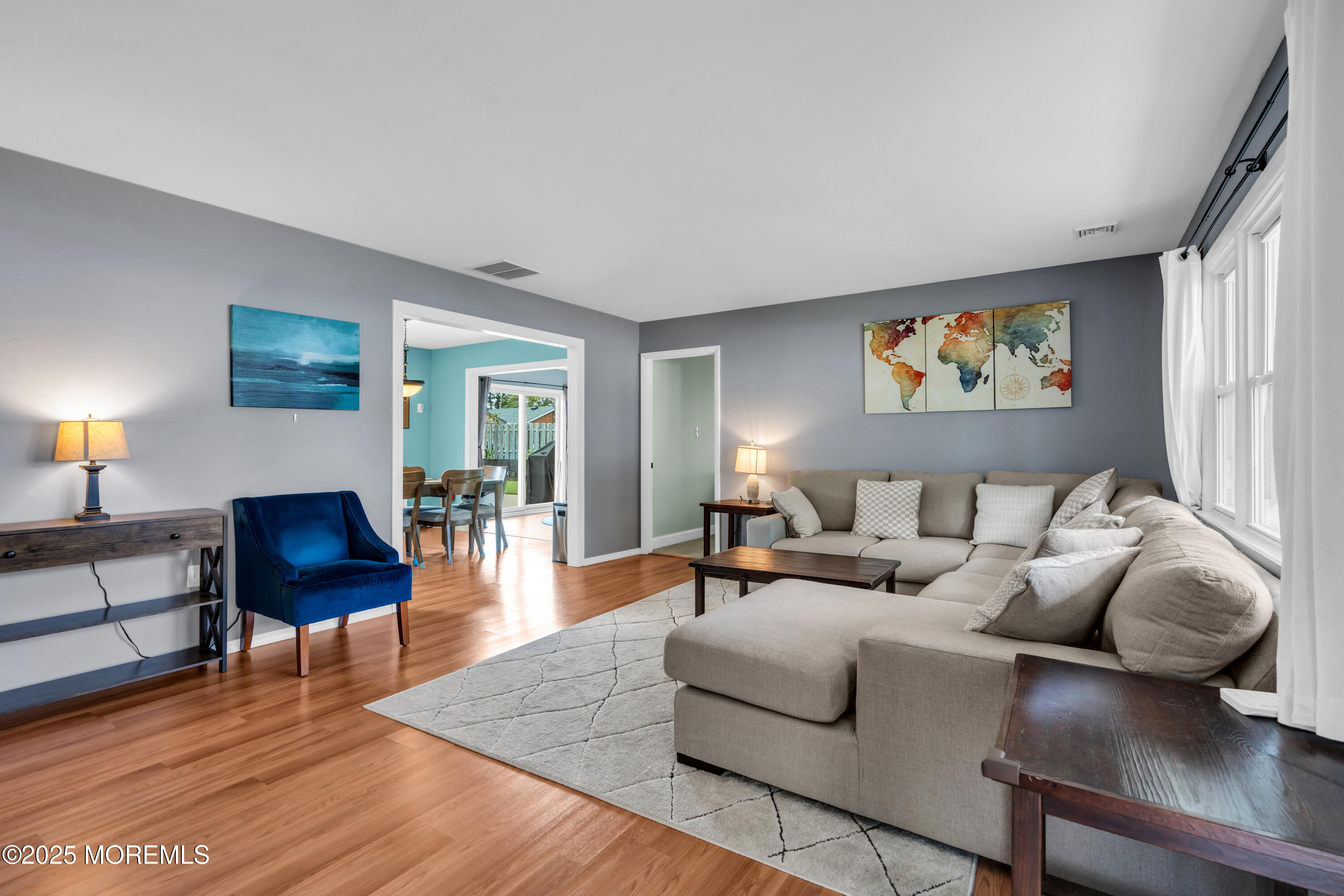 6 Roxbury Drive