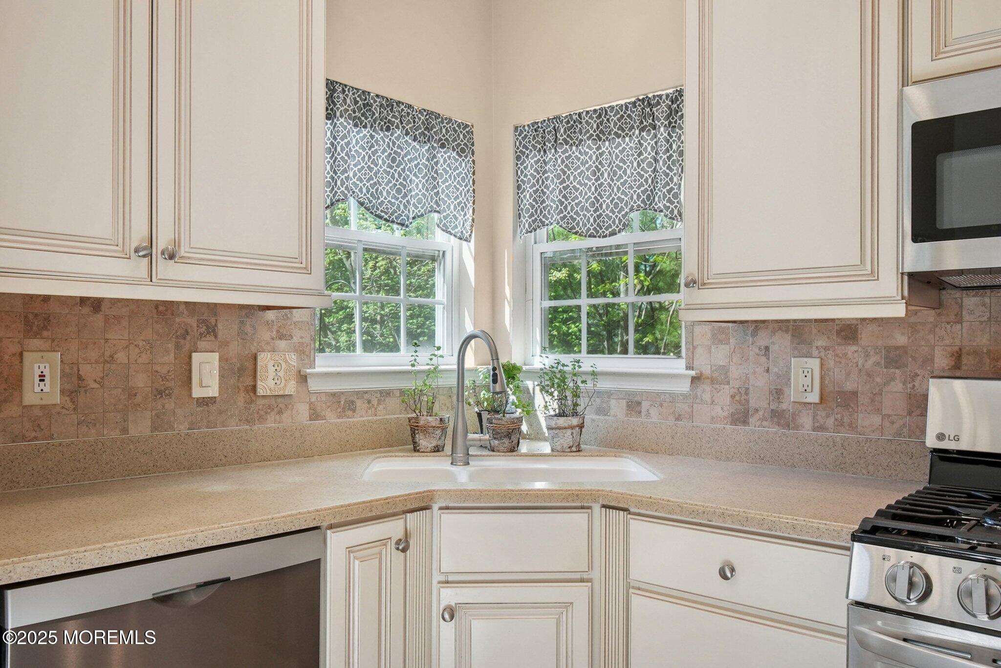 8 Russell Court, Matawan, New Jersey image 20