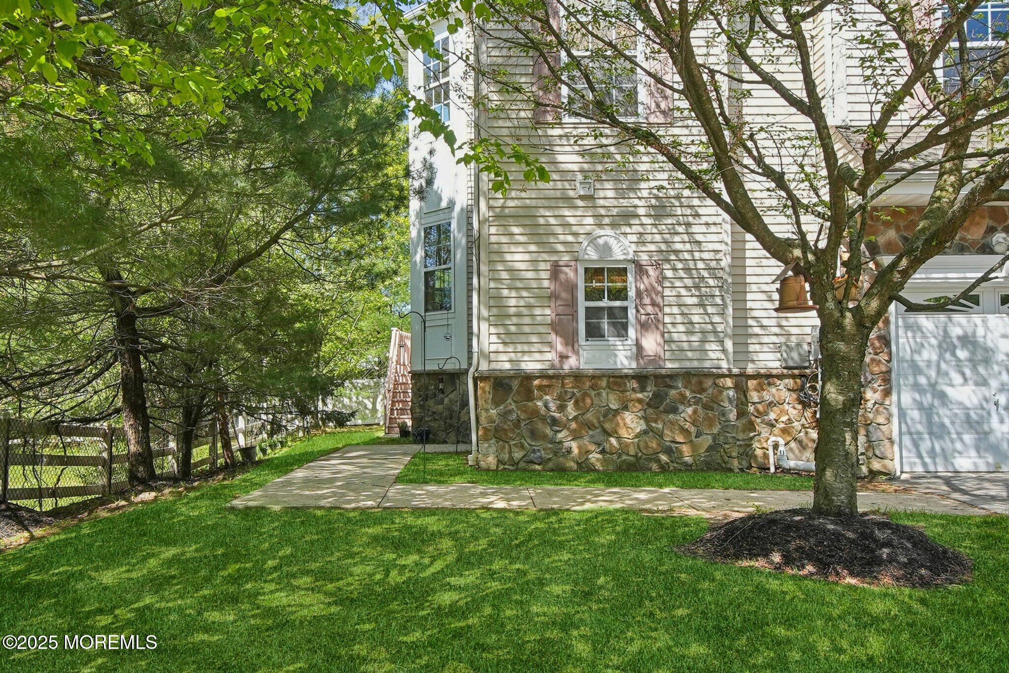 8 Russell Court, Matawan, New Jersey image 5