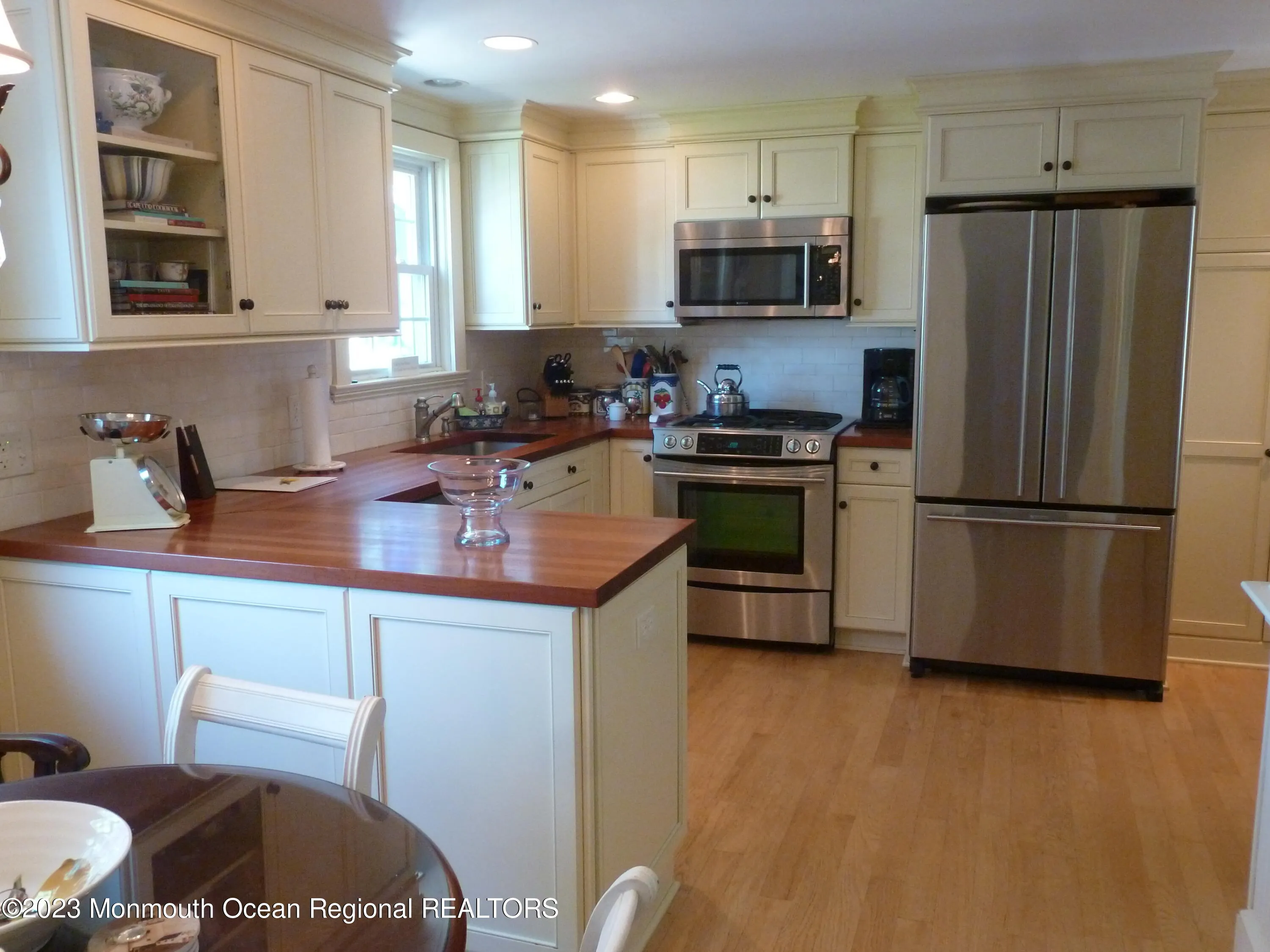 Manasquan, New Jersey 08736, United States, 2 Bedrooms Bedrooms, ,3 BathroomsBathrooms,Residential,Pending,200993