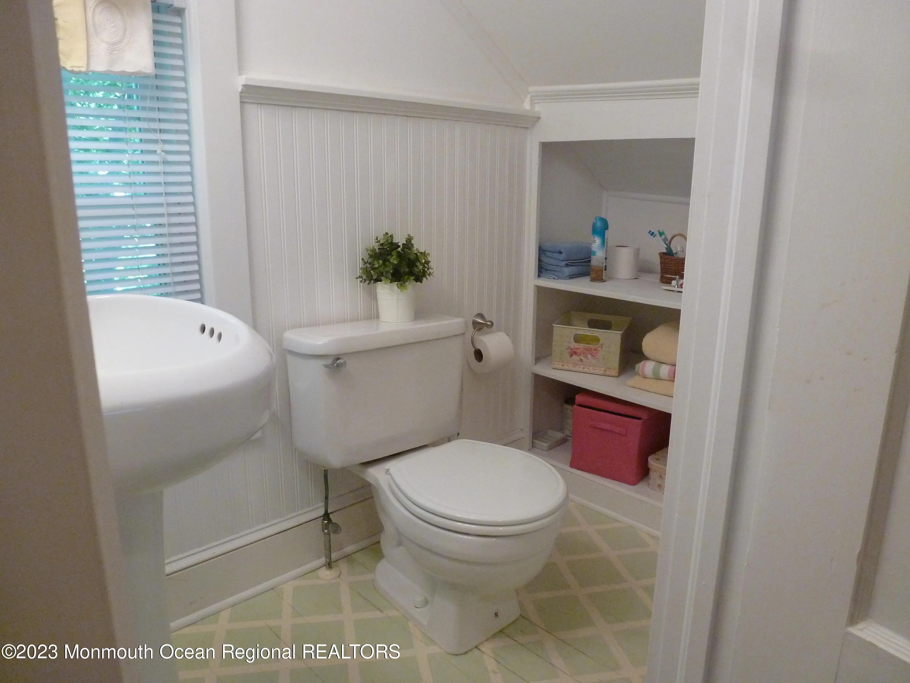 Manasquan, New Jersey 08736, United States, 2 Bedrooms Bedrooms, ,3 BathroomsBathrooms,Residential,Pending,200993