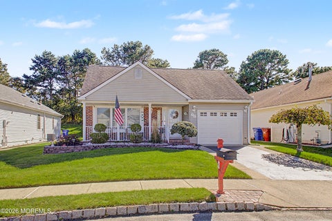 Homes For Sale - 70 Canterbury Lane<br/> Toms River, NJ 08757