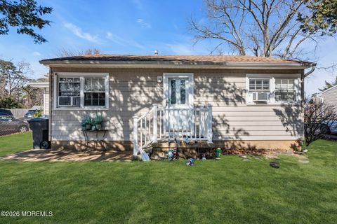 Homes For Sale - 2 Castro Grove Drive<br/> Toms River, NJ 08753