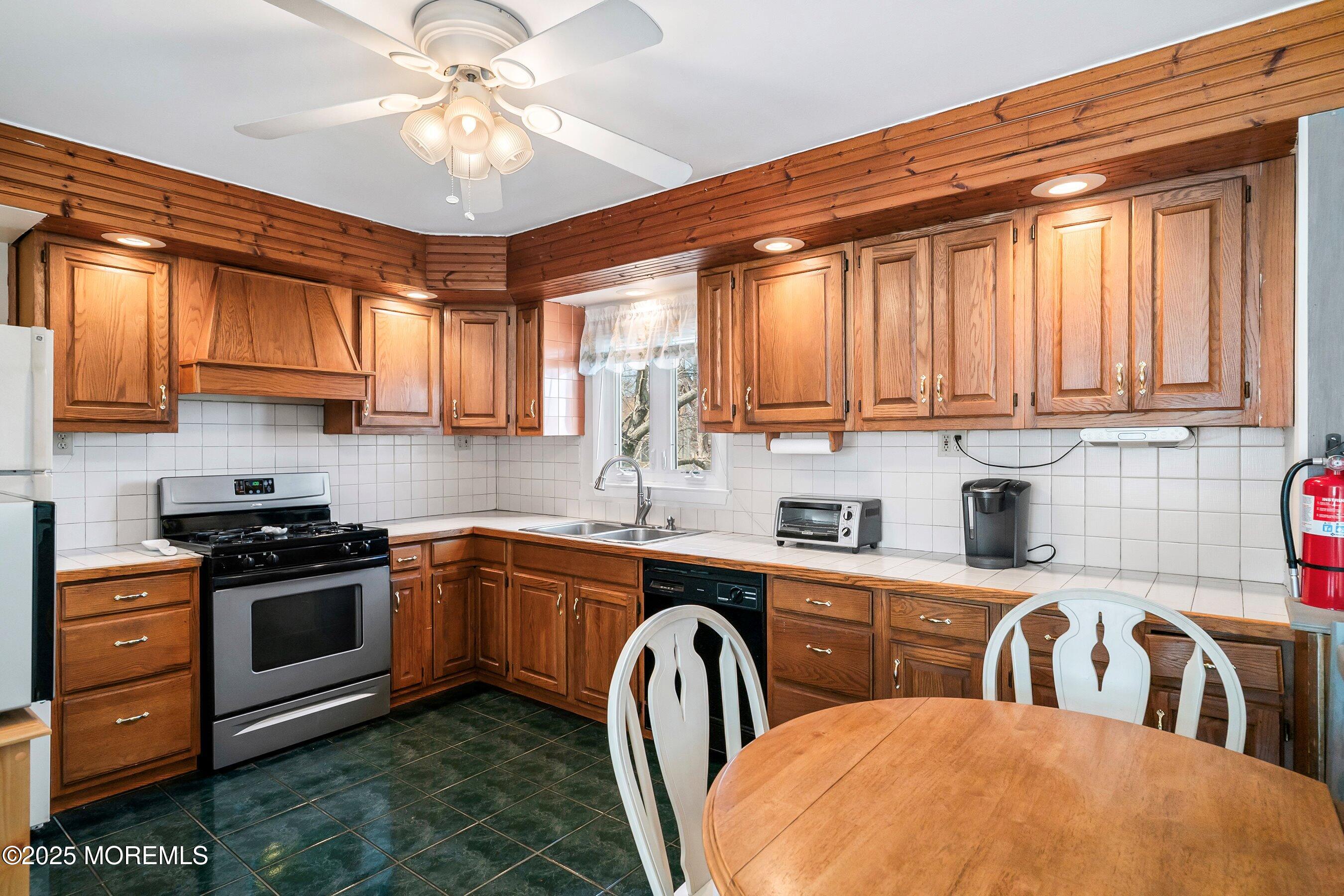 501 Stone Road, Union Beach, New Jersey image 7