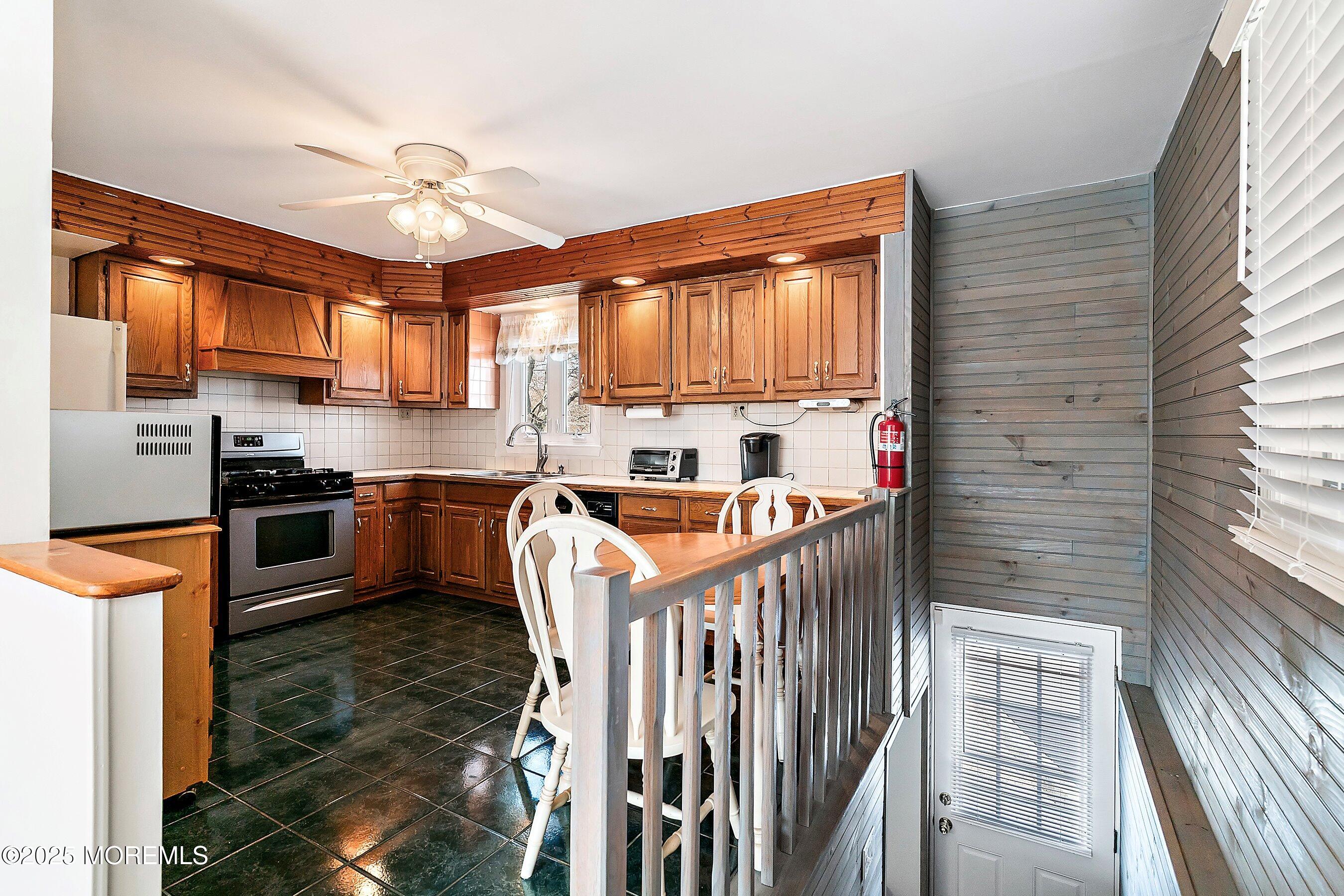 501 Stone Road, Union Beach, New Jersey image 6