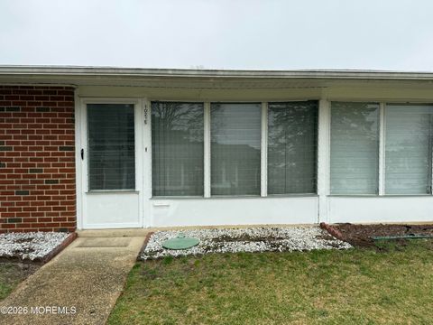 Condo For Sale - 1021 Aberdeen Drive #E<br/> Ocean County, Lakewood, NJ 08701