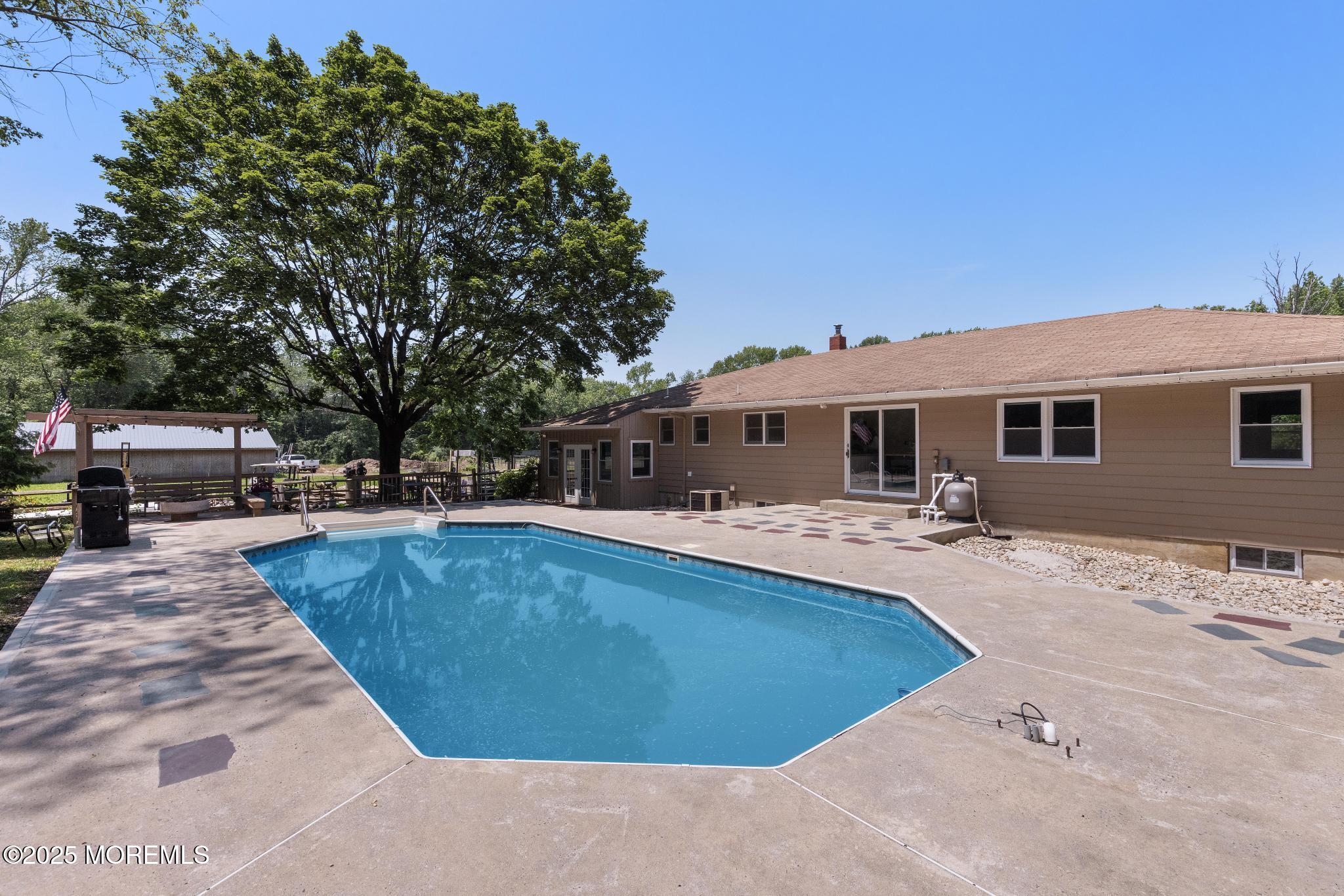 174 Ellisdale Road, Allentown, New Jersey image 46