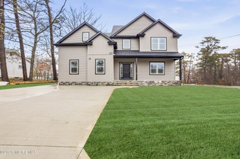 Photo of 841 2nd Avenue, Toms River, NJ 08757 (MLS # 22604199)