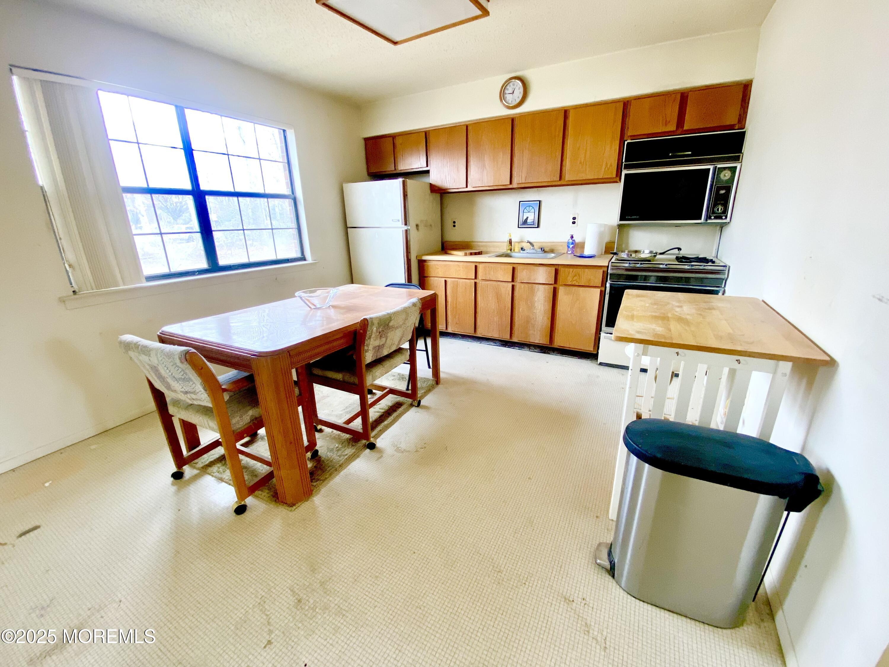 626 Ezara Court, Brick, New Jersey image 4