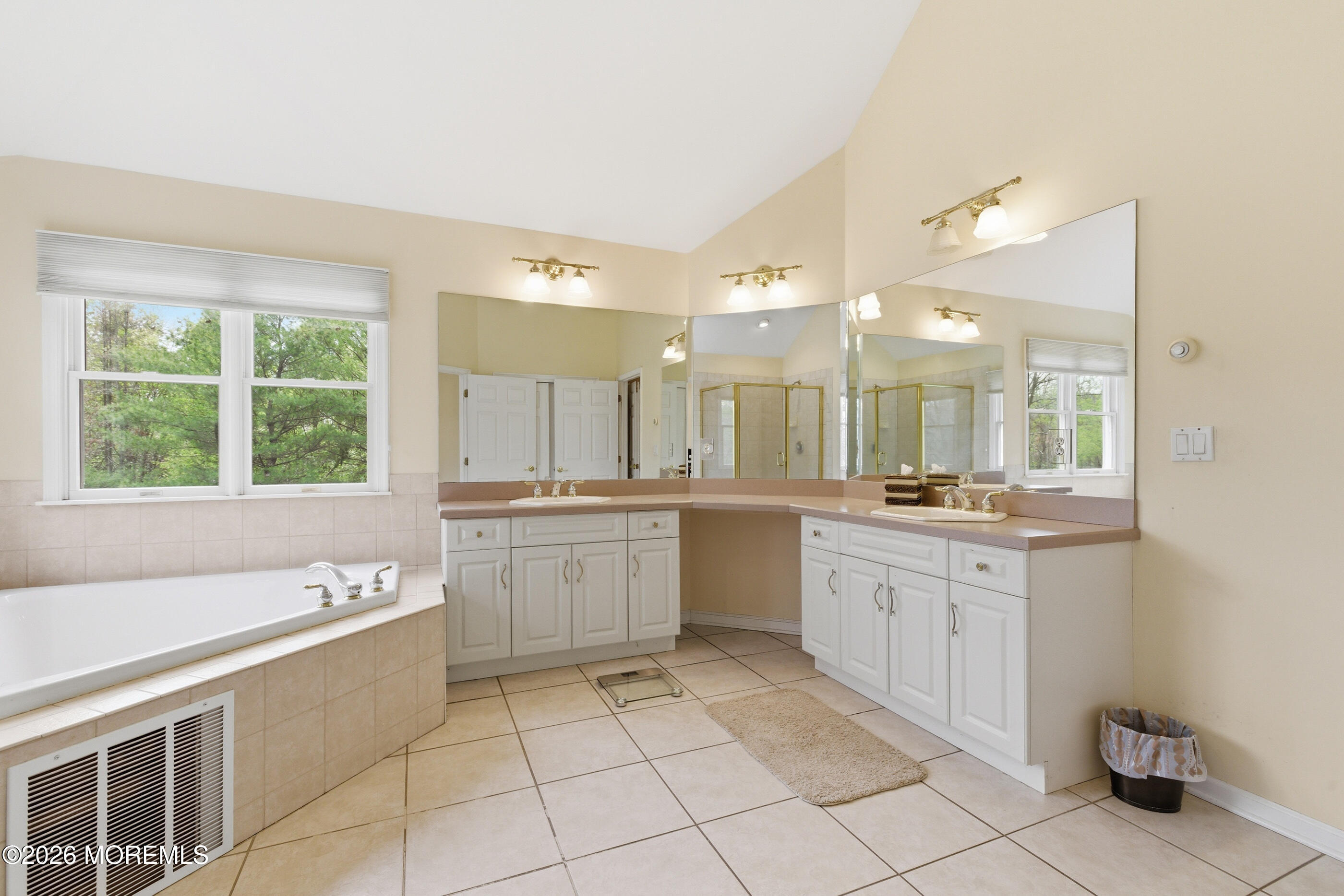 Manalapan, New Jersey, 07726, United States, 5 Bedrooms Bedrooms, ,3 BathroomsBathrooms,Residential,Active,2041419