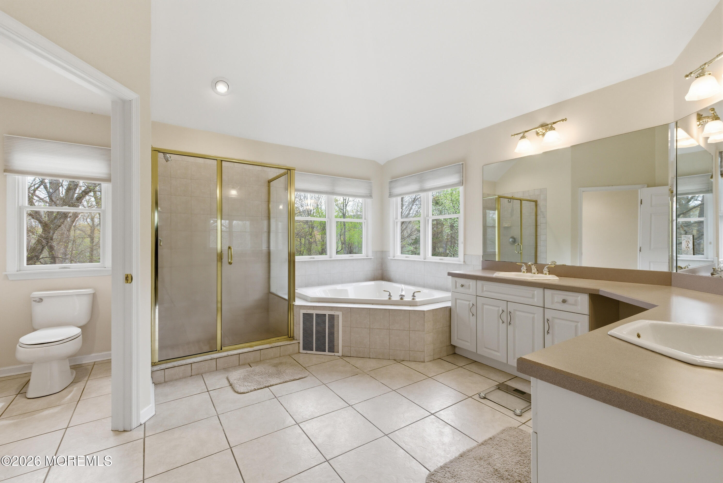 Manalapan, New Jersey, 07726, United States, 5 Bedrooms Bedrooms, ,3 BathroomsBathrooms,Residential,Active,2041419