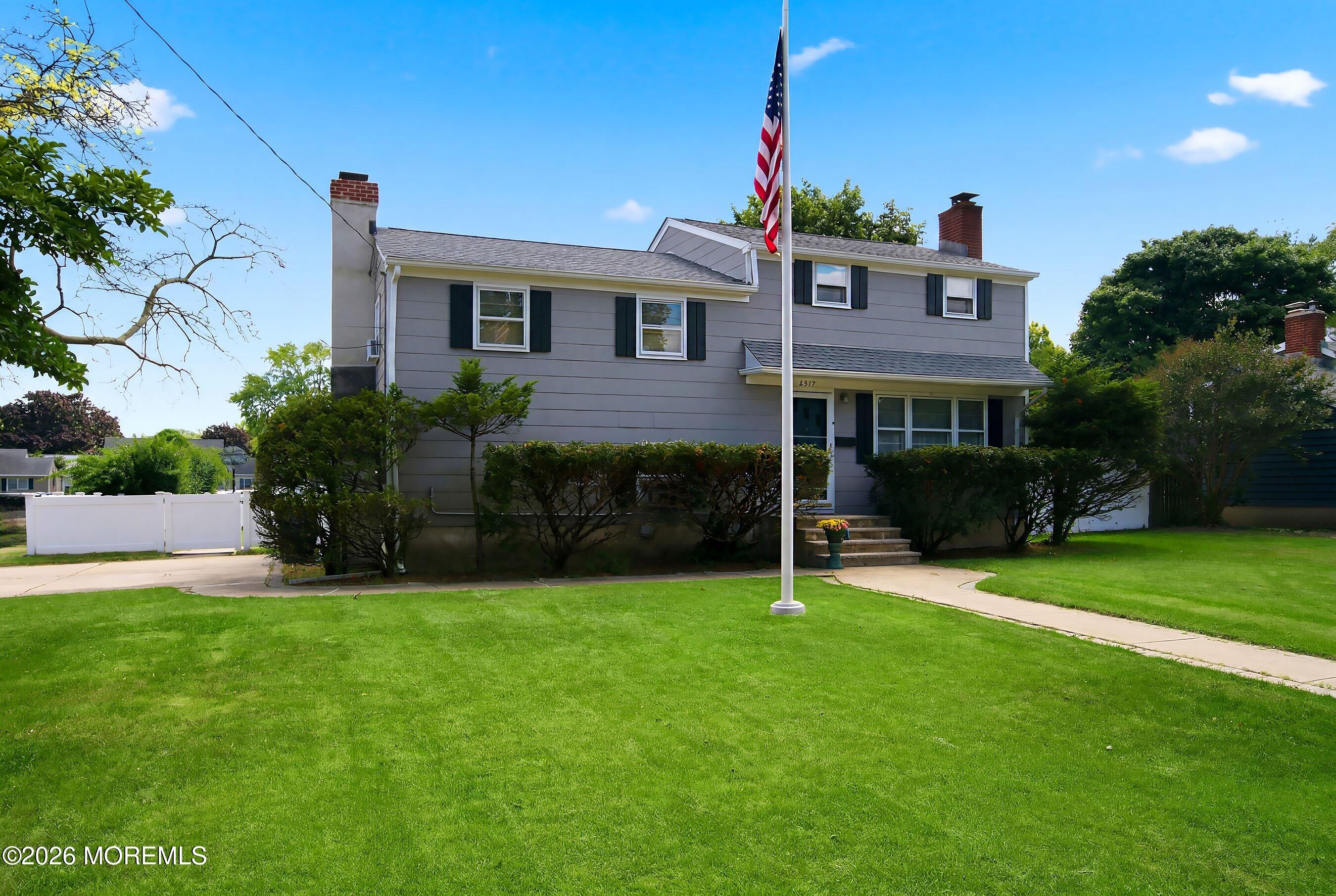 1317 W Magnolia Avenue
