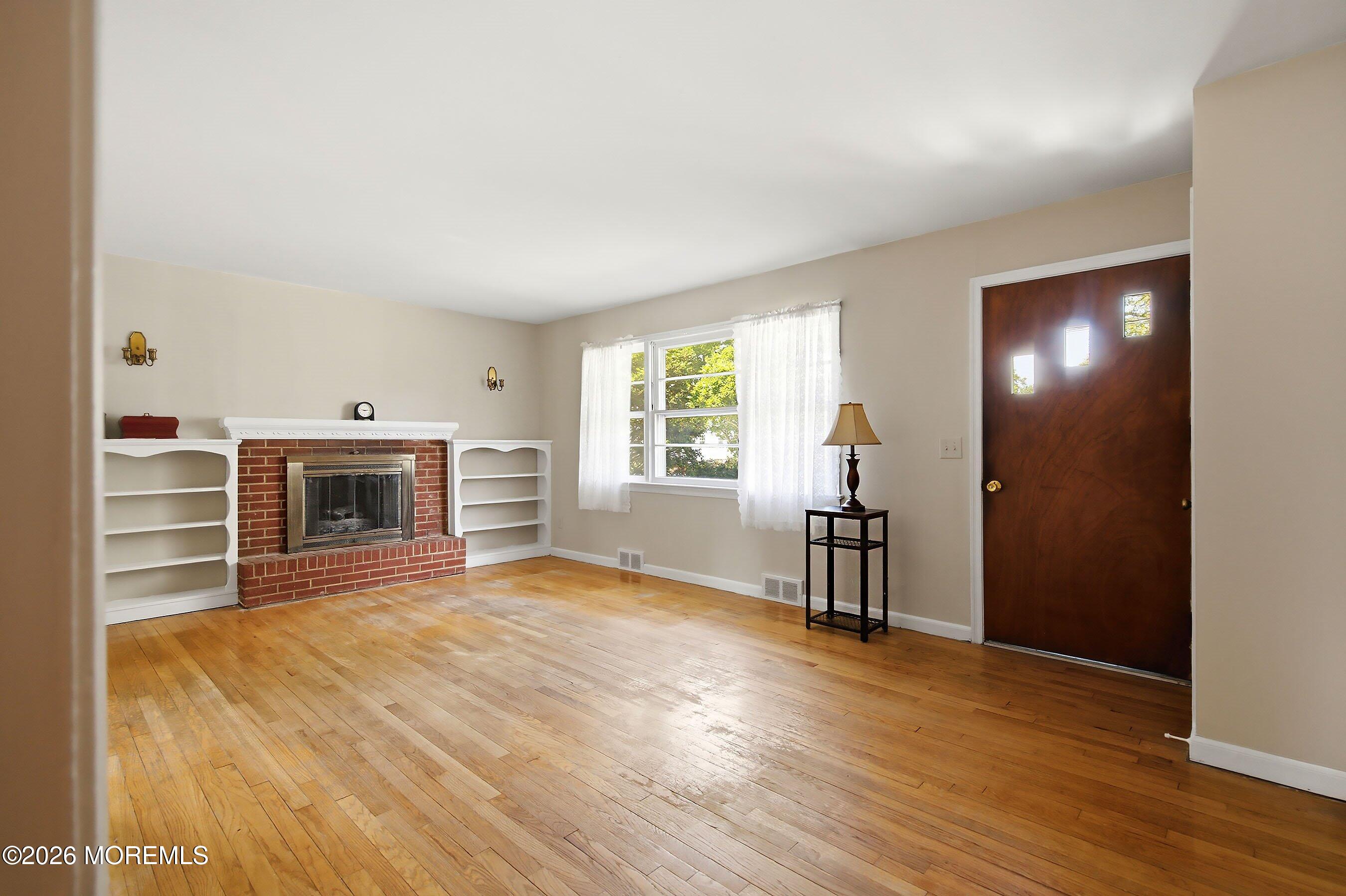 1317 W Magnolia Avenue