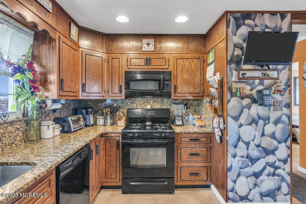 8 Ennis Drive, Hazlet, New Jersey image 18