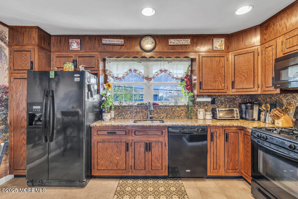 8 Ennis Drive, Hazlet, New Jersey image 17