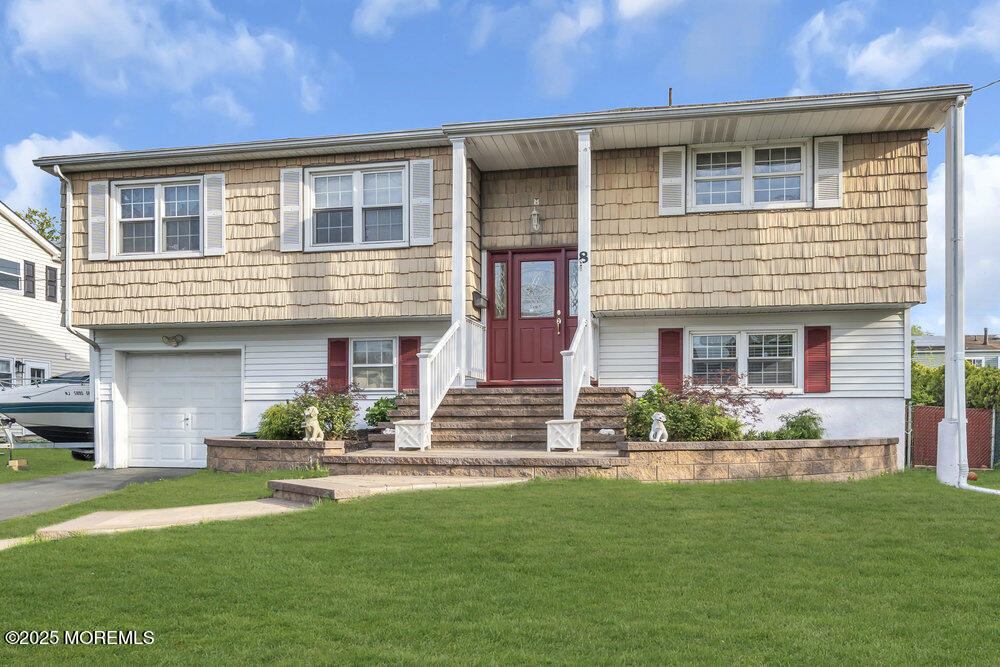 8 Ennis Drive
