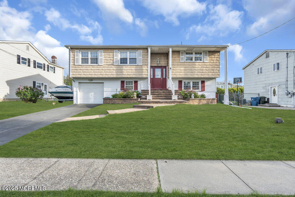 8 Ennis Drive