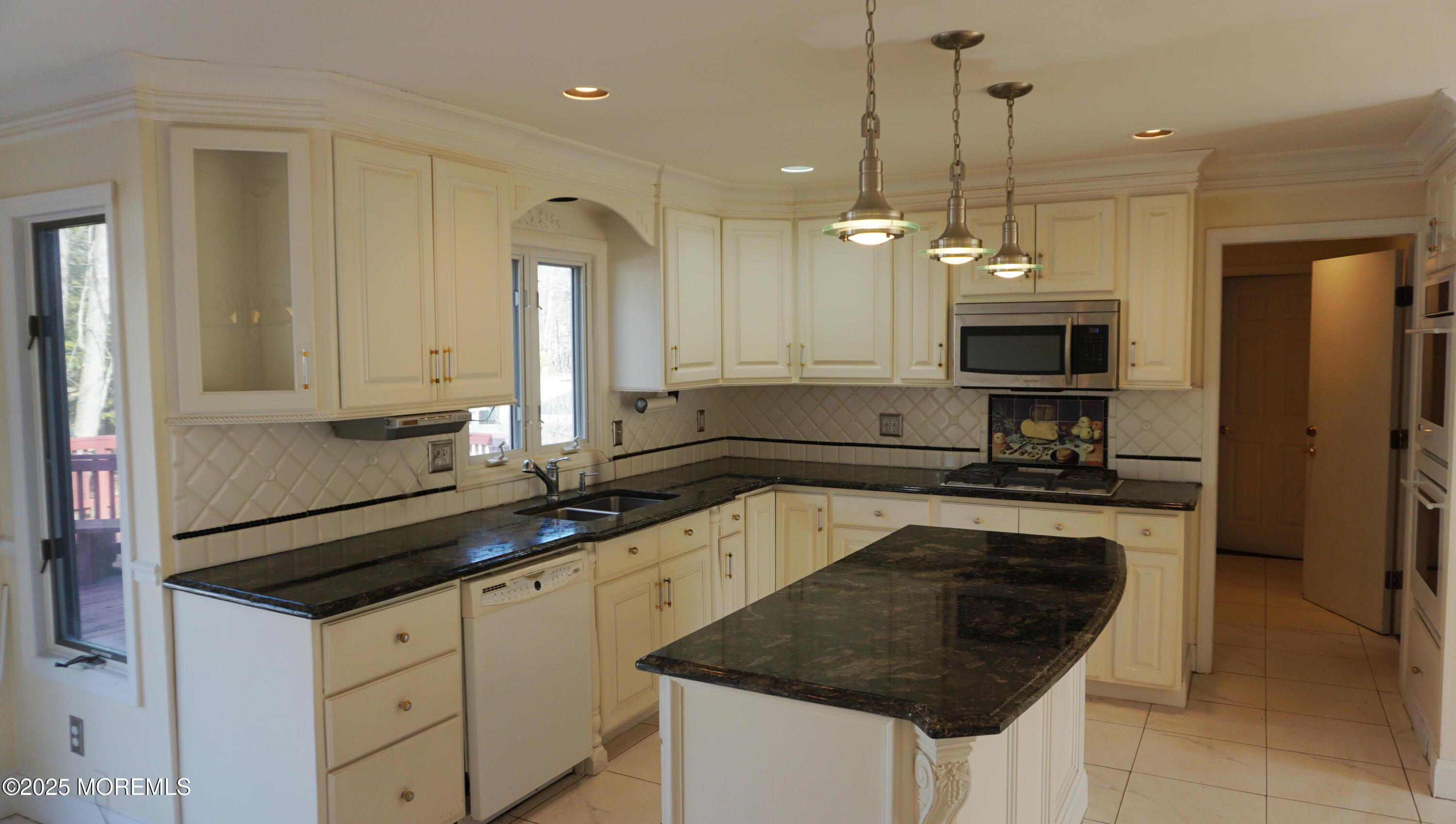1 Richard Court, Manalapan, New Jersey image 4