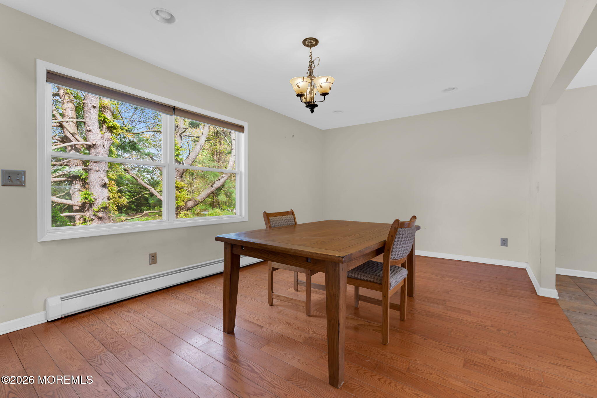 Manalapan, New Jersey, 07726, United States, 4 Bedrooms Bedrooms, ,3 BathroomsBathrooms,Residential,Active,2043801