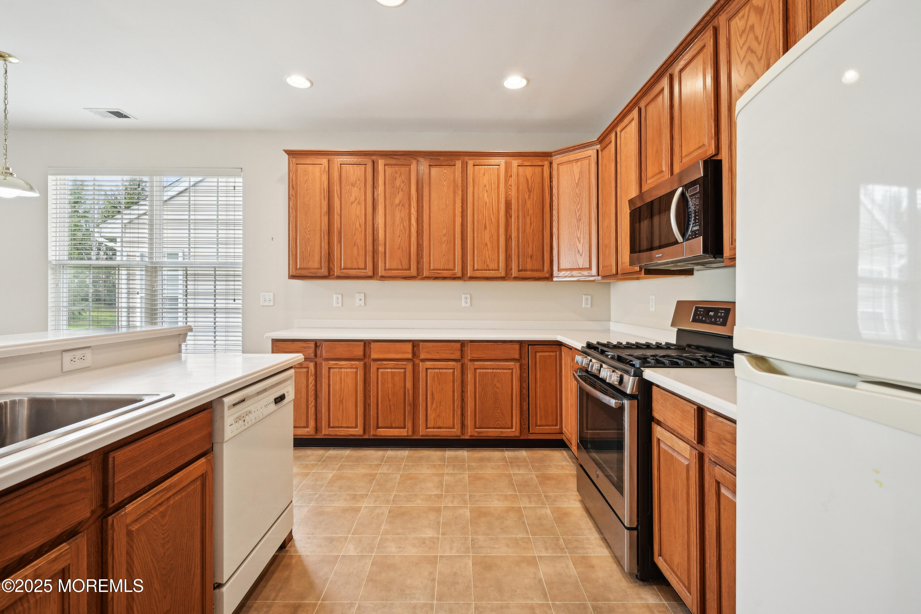 163 Minuteman Circle, Allentown, New Jersey image 16