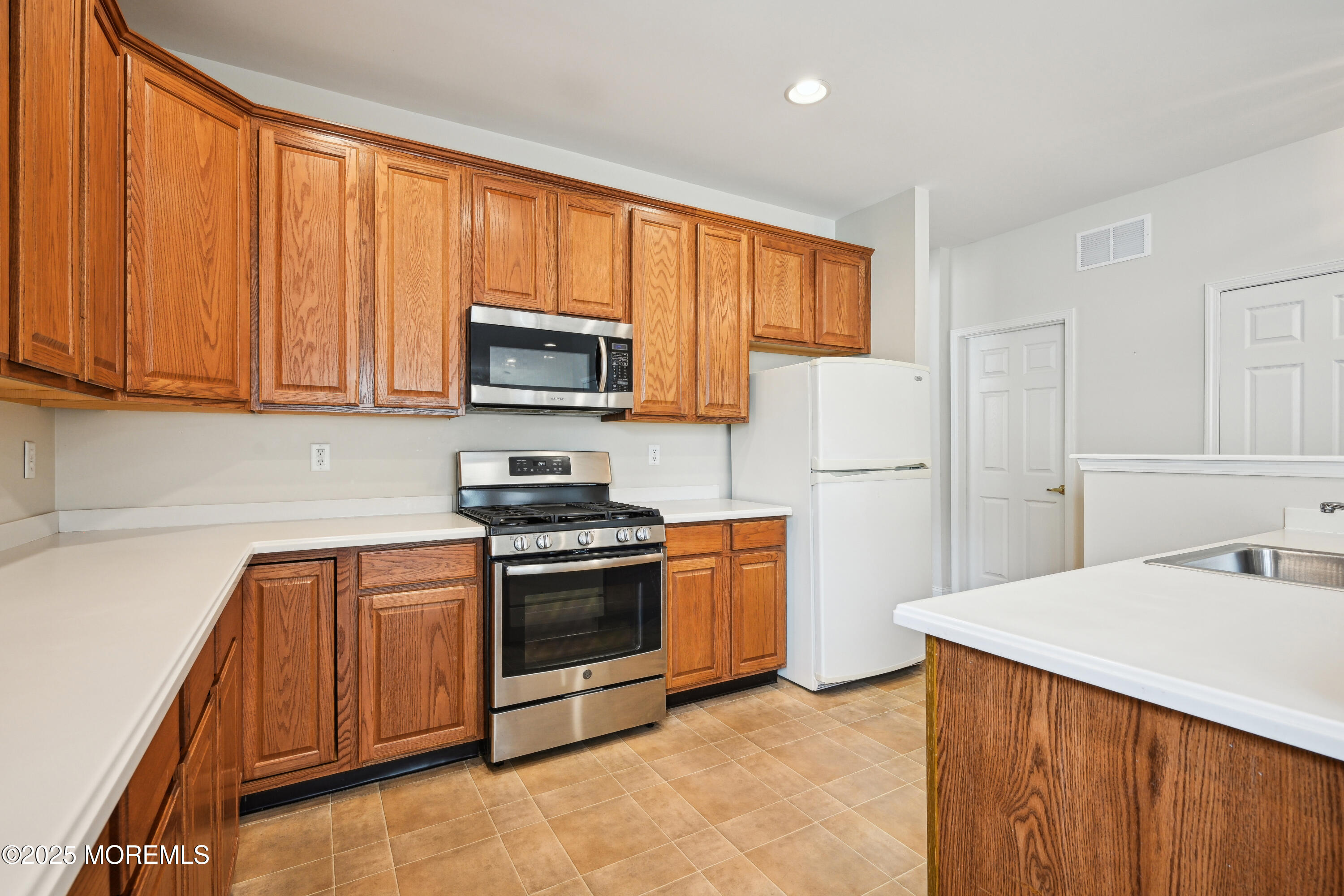163 Minuteman Circle, Allentown, New Jersey image 18