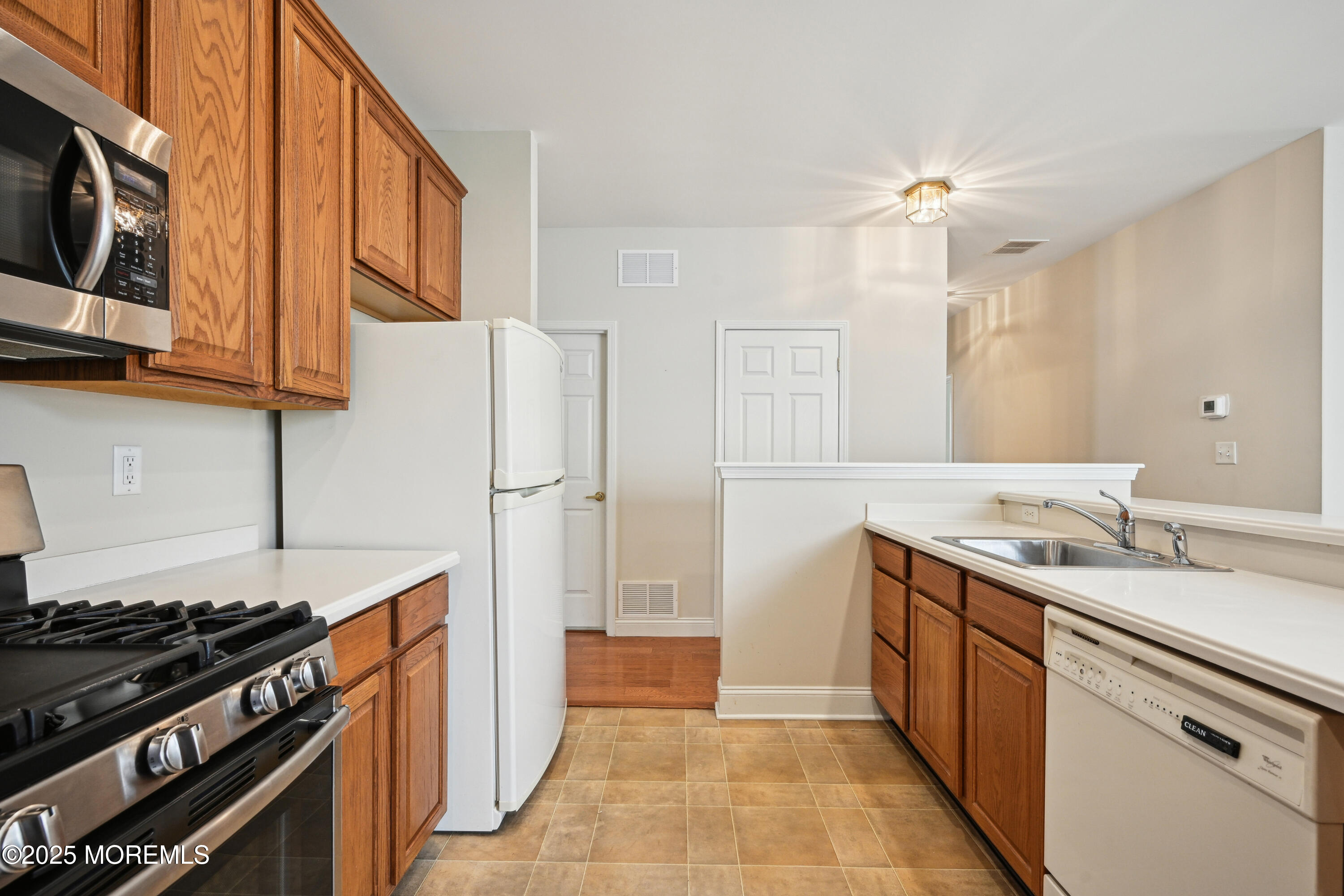 163 Minuteman Circle, Allentown, New Jersey image 17