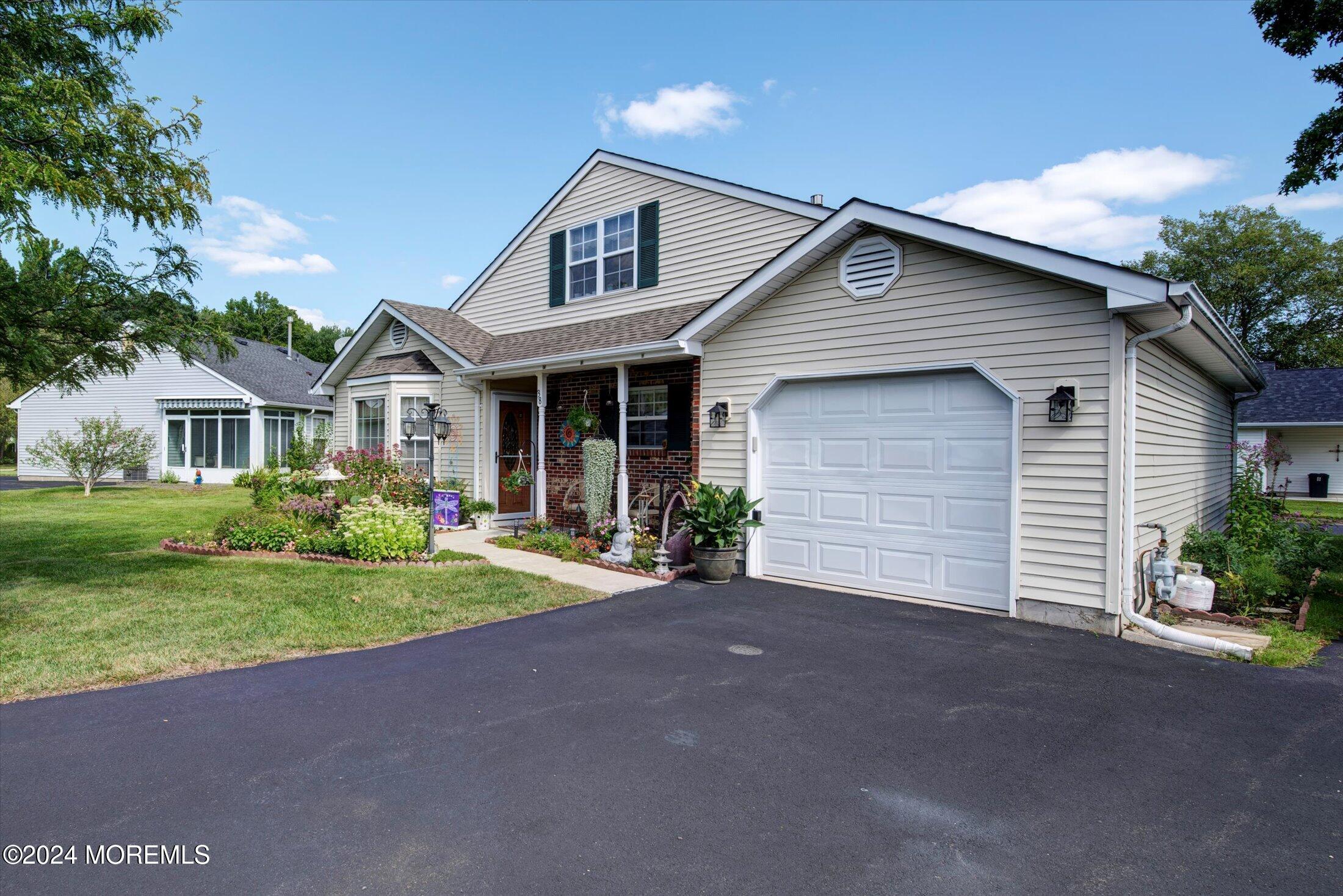 38 Farnworth Close #1000, Freehold, New Jersey image 2