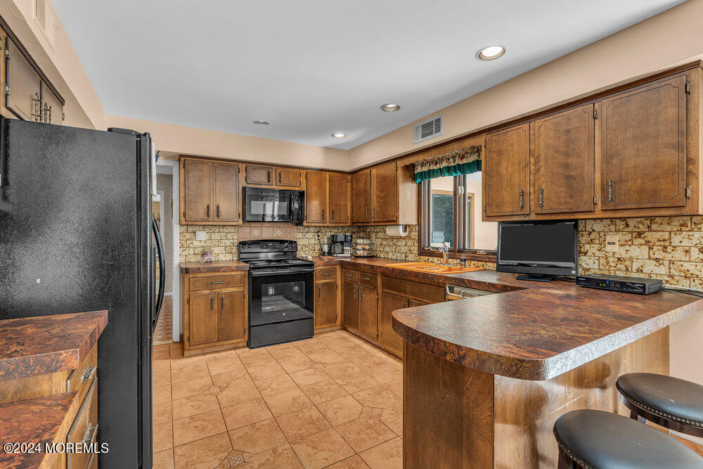 Photo 23 of 85 of 5 Northwoods Road house